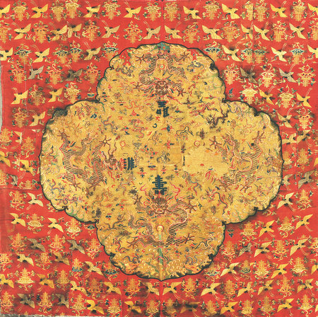 嘉德通訊115期·拍場(chǎng)擷珍 紅色緙絲柿蒂窠云龍 金壽字紋衣料