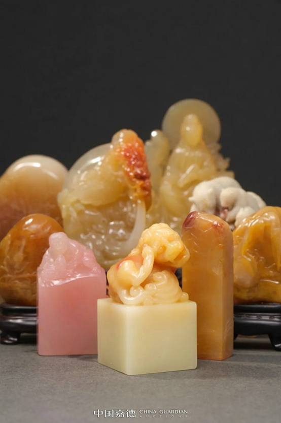 桌子上有食物

描述已自動(dòng)生成