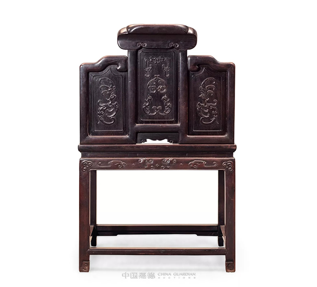 中國(guó)嘉德2019春拍精品導(dǎo)覽 | 從國(guó)內(nèi)第一次明清古家具展說(shuō)起——記中國(guó)嘉德春拍之紫檀有束腰三屏風(fēng)式扶手椅成對(duì)