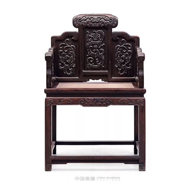中國(guó)嘉德2019春拍精品導(dǎo)覽 | 從國(guó)內(nèi)第一次明清古家具展說(shuō)起——記中國(guó)嘉德春拍之紫檀有束腰三屏風(fēng)式扶手椅成對(duì)
