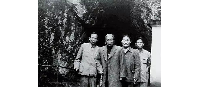 中國嘉德2019春拍精品導(dǎo)覽 | 氤氳沉郁，氣象萬千——陸儼少致劉旦宅《山水冊》