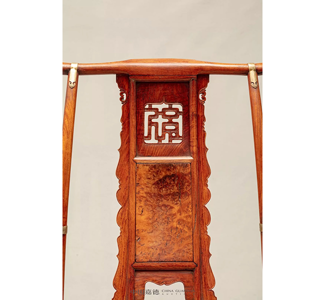 中國(guó)嘉德2019秋拍 | 費(fèi)立哲神父舊藏明末清初黃花梨福字紋大四出頭官帽椅成對(duì)