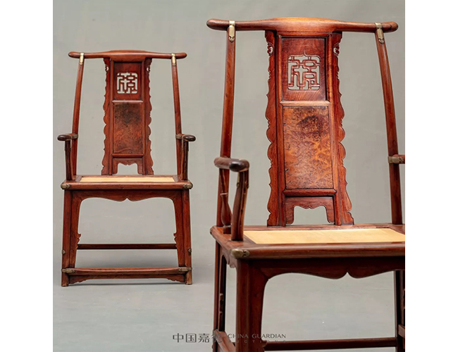 中國(guó)嘉德2019秋拍 | 費(fèi)立哲神父舊藏明末清初黃花梨福字紋大四出頭官帽椅成對(duì)