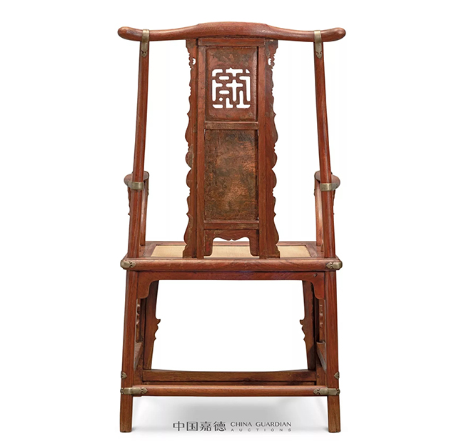 中國(guó)嘉德2019秋拍 | 費(fèi)立哲神父舊藏明末清初黃花梨福字紋大四出頭官帽椅成對(duì)