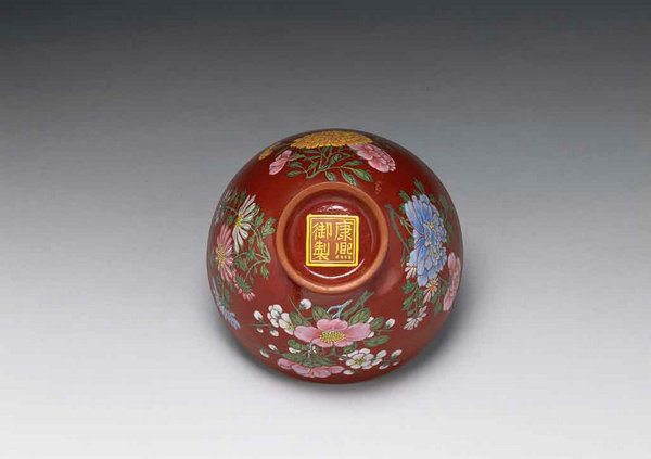 嘉德通訊119期·拍場(chǎng)擷珍 百花堆錦四時(shí)芳 琺瑯新樣承御賞 記雍正琺瑯彩萬花錦紋碗
